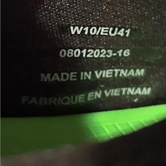 OOFOS NWOT Women’s Black Athletic Slip-On Shoes - Picture 3 of 4